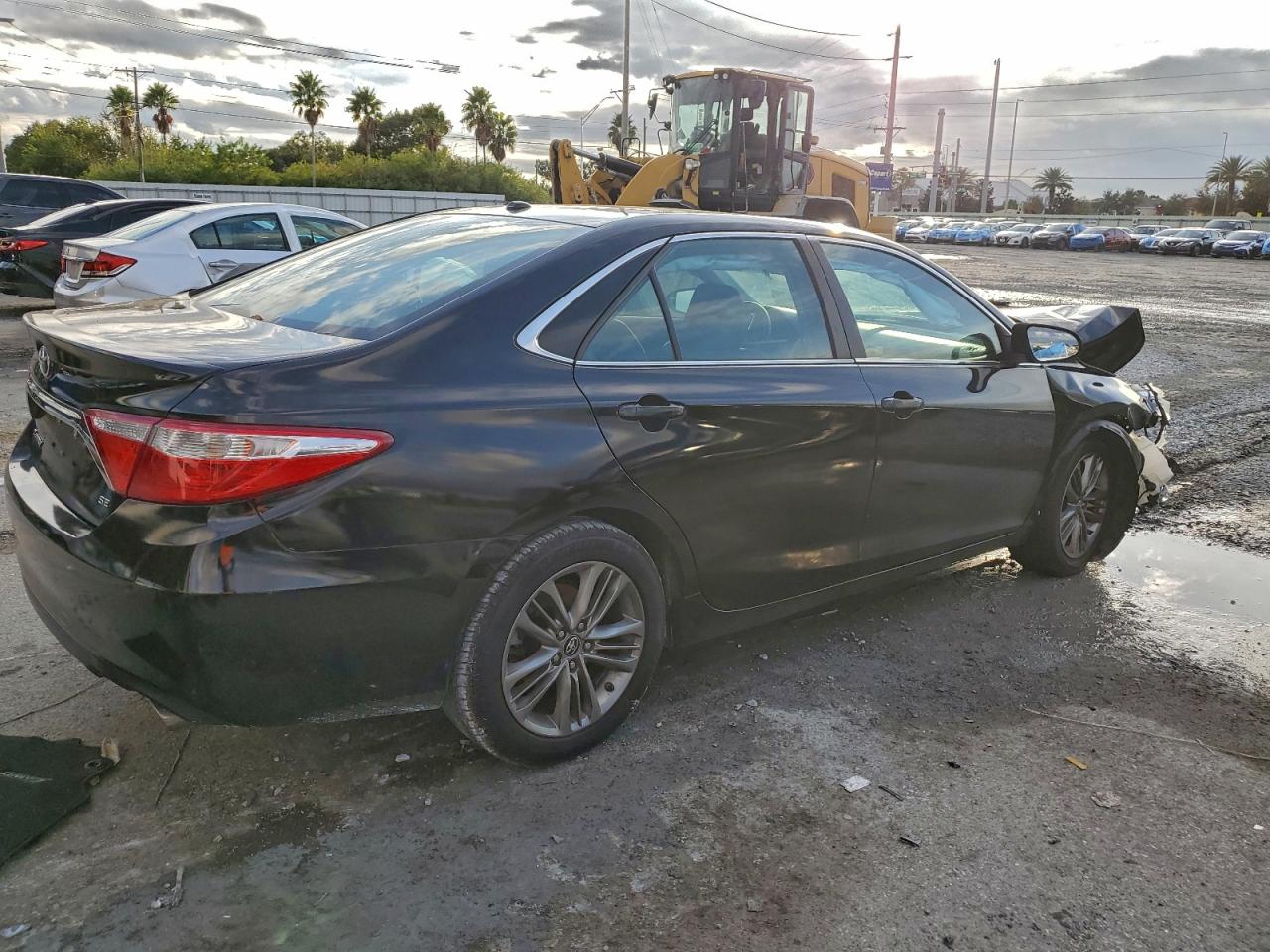 2017 TOYOTA CAMRY LE photo 3