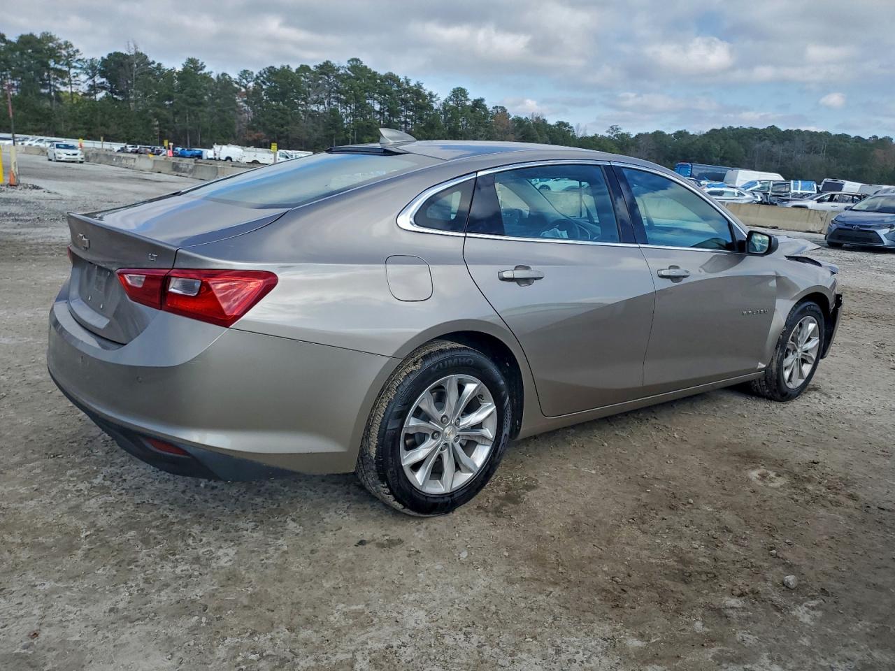 2024 CHEVROLET MALIBU LT photo 3