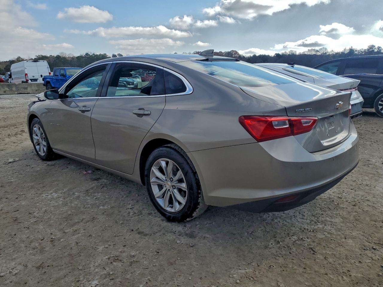 2024 CHEVROLET MALIBU LT photo 2