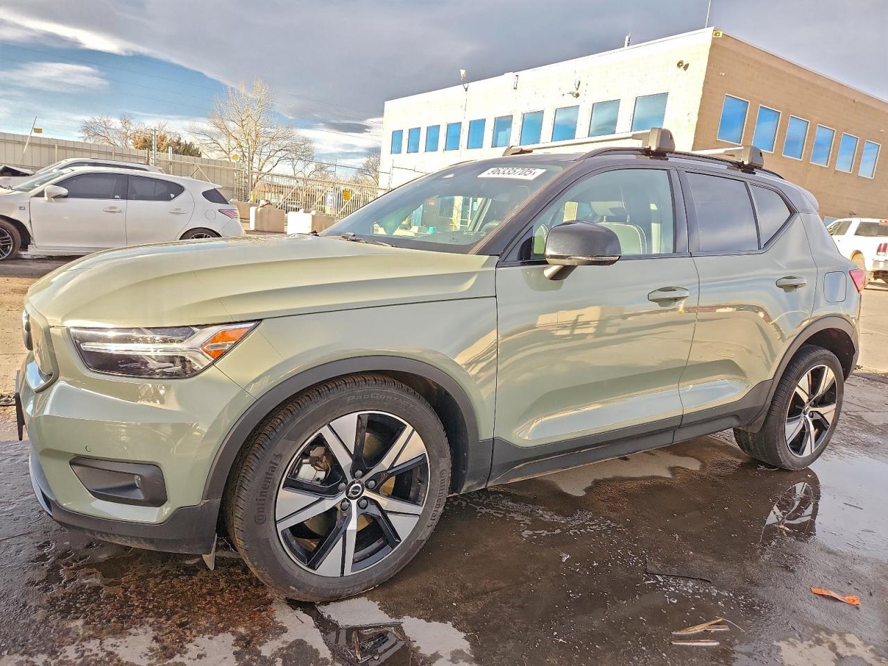 2021 VOLVO XC40