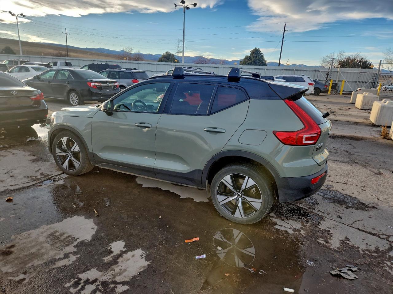 2021 VOLVO XC40 RECHARGE photo 3