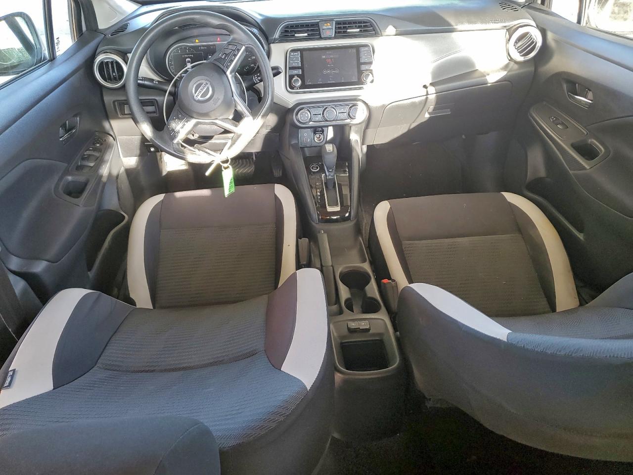 2021 NISSAN VERSA SV photo 8