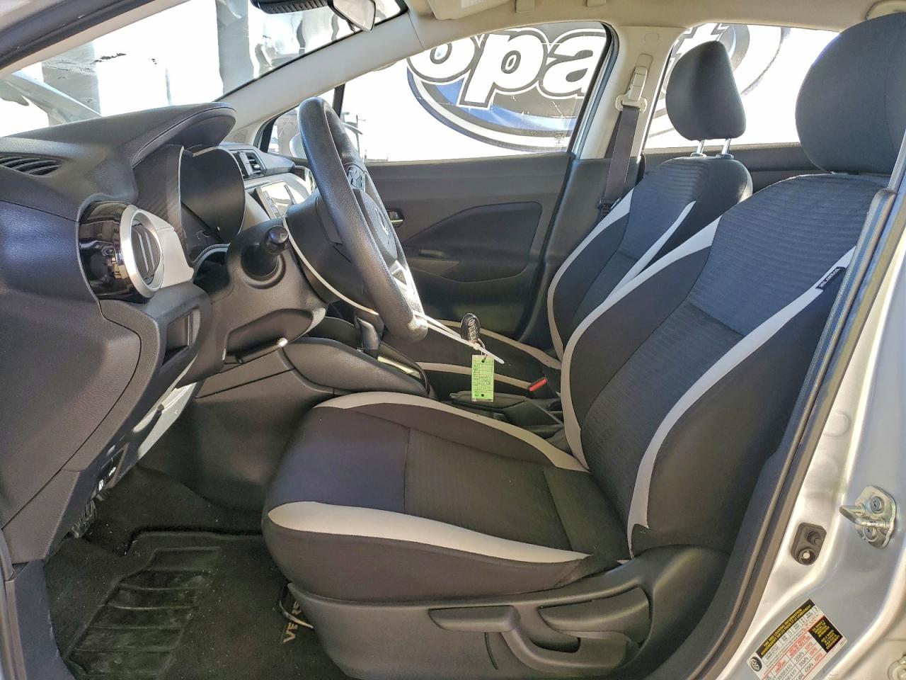 2021 NISSAN VERSA SV photo 7