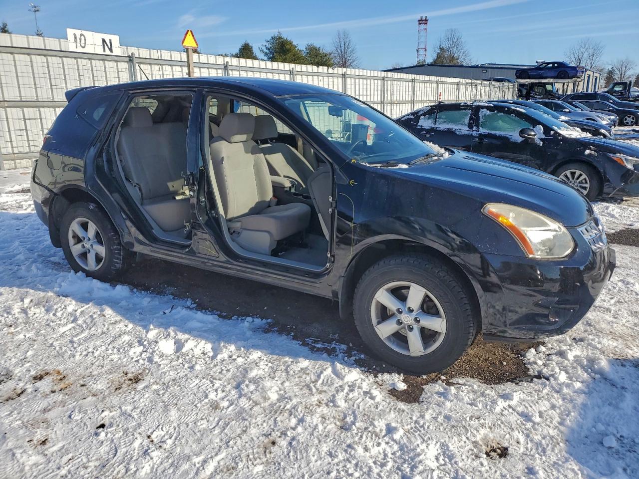2013 NISSAN ROGUE S photo 4