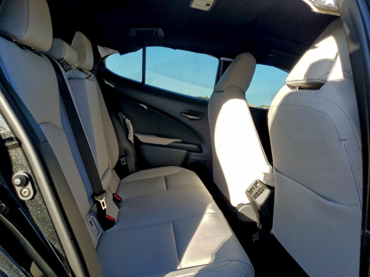 2025 LEXUS UX 300H BASE photo 21
