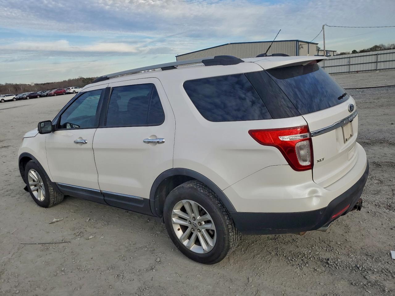 2011 FORD EXPLORER XLT photo 3