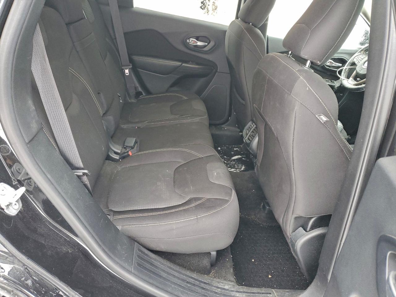 2015 JEEP CHEROKEE LATITUDE photo 11