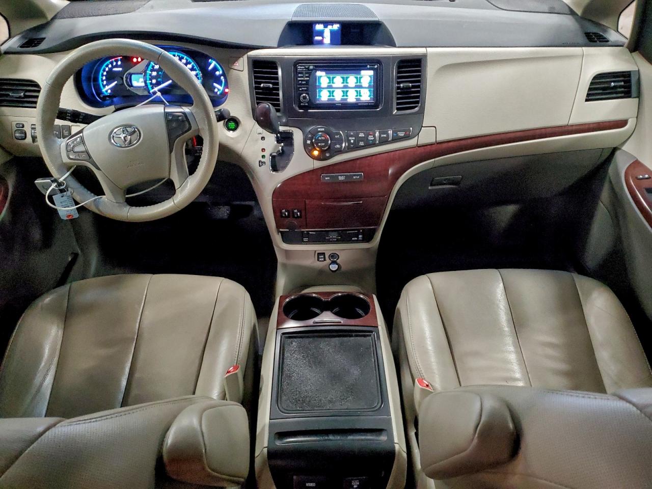 2013 TOYOTA SIENNA XLE photo 8