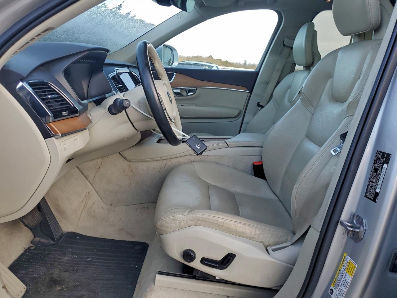 2016 VOLVO XC90 T6 photo 7