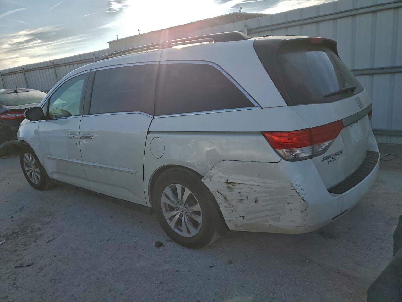 2016 HONDA ODYSSEY EXL photo 2