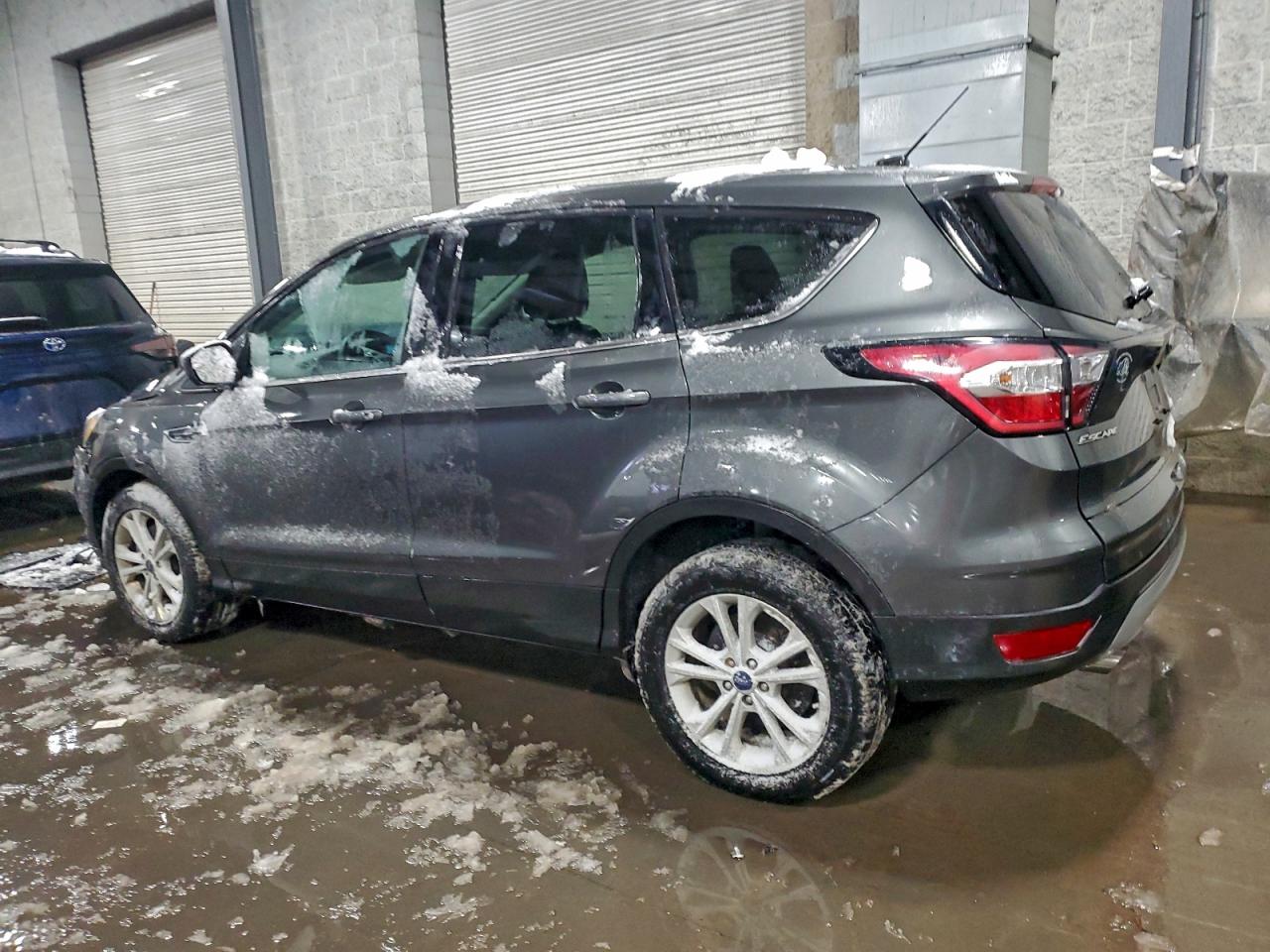 2017 FORD ESCAPE SE photo 3