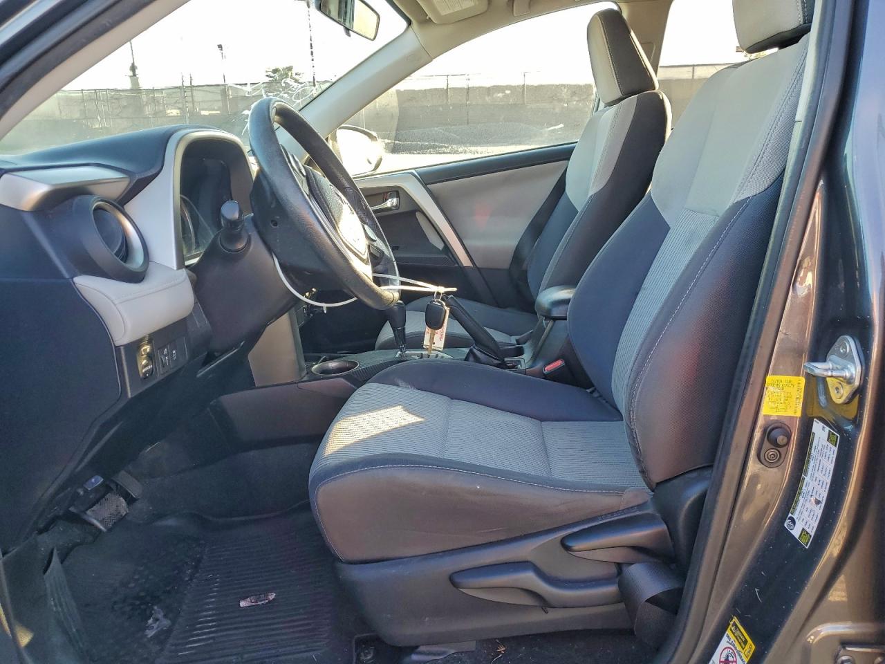 2014 TOYOTA RAV4 XLE photo 7