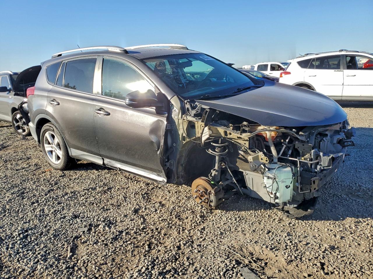 2014 TOYOTA RAV4 XLE photo 4