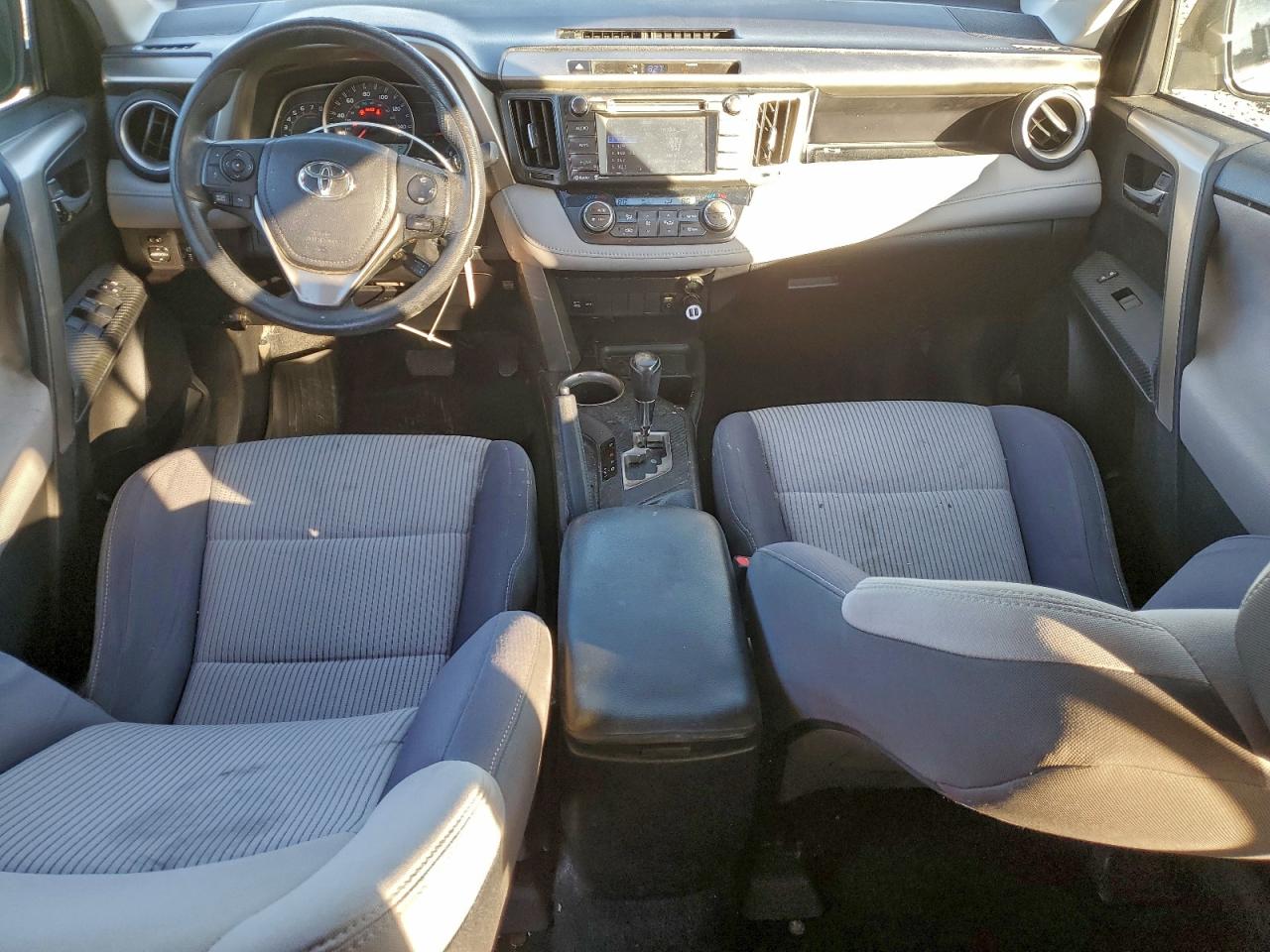 2014 TOYOTA RAV4 XLE photo 8