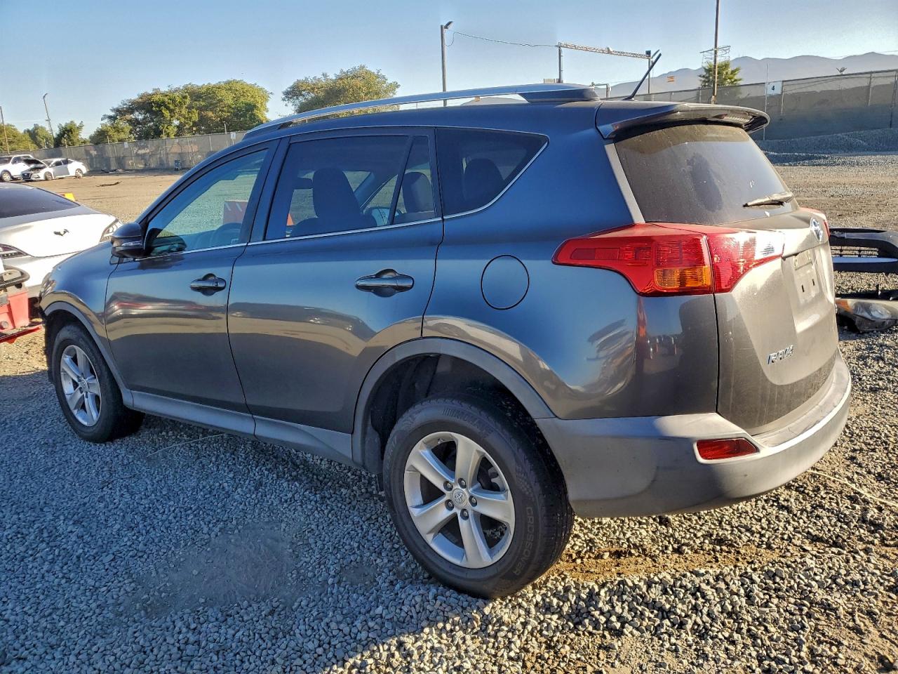 2014 TOYOTA RAV4 XLE photo 2