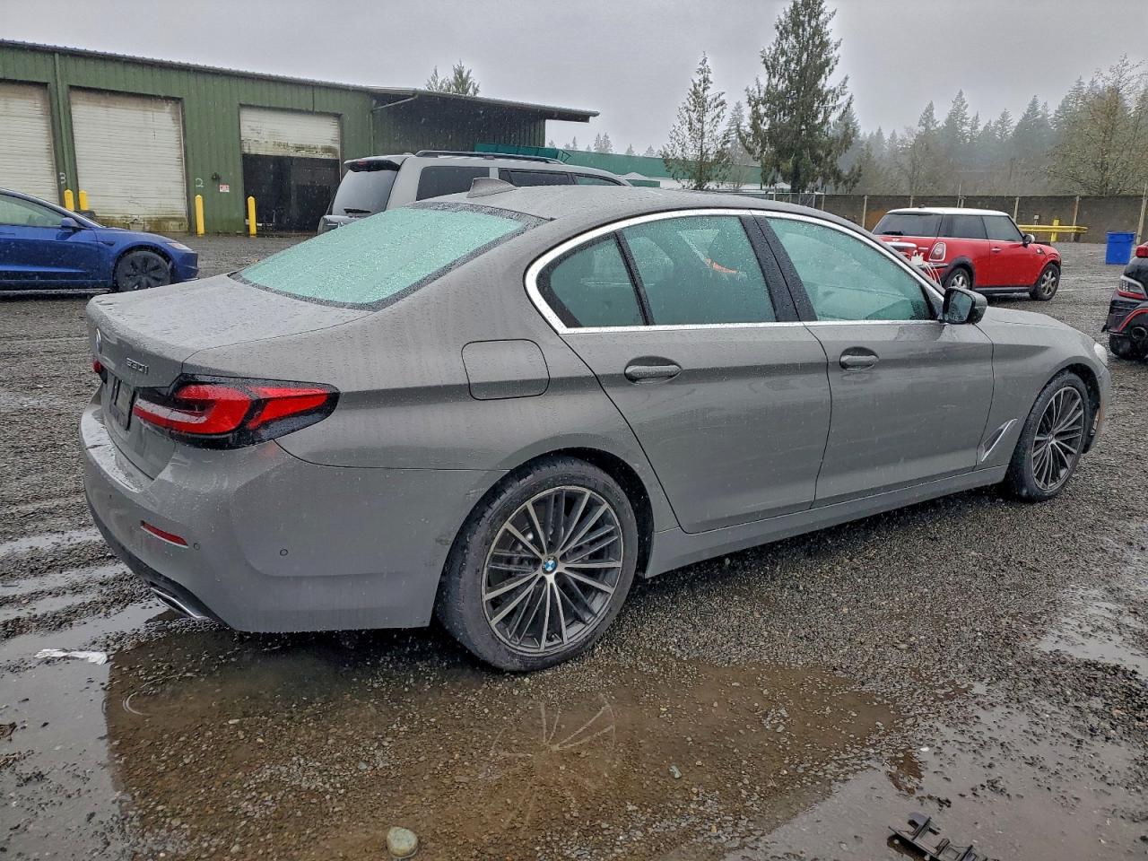 2021 BMW 530 XI photo 3