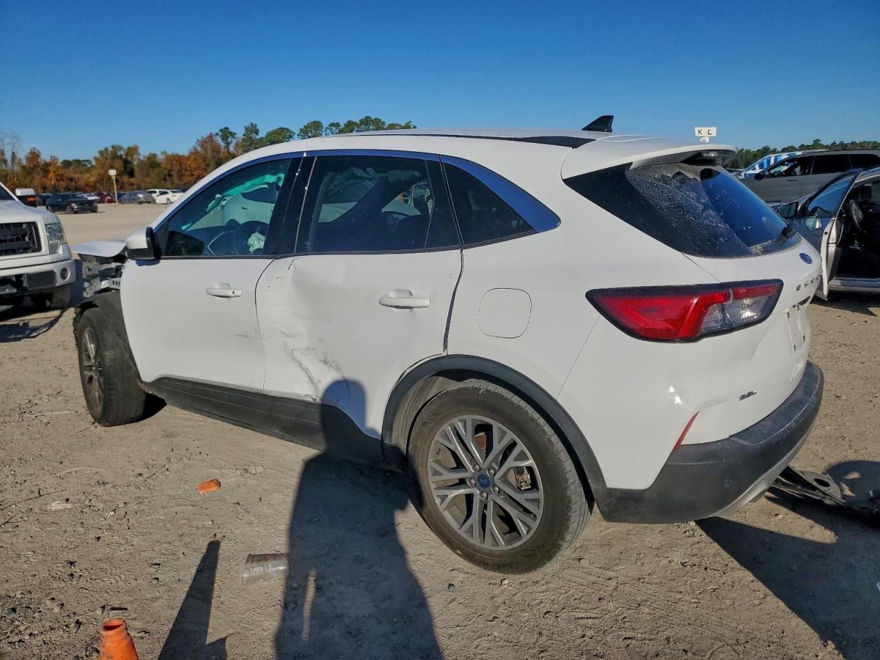 2022 FORD ESCAPE SEL photo 3