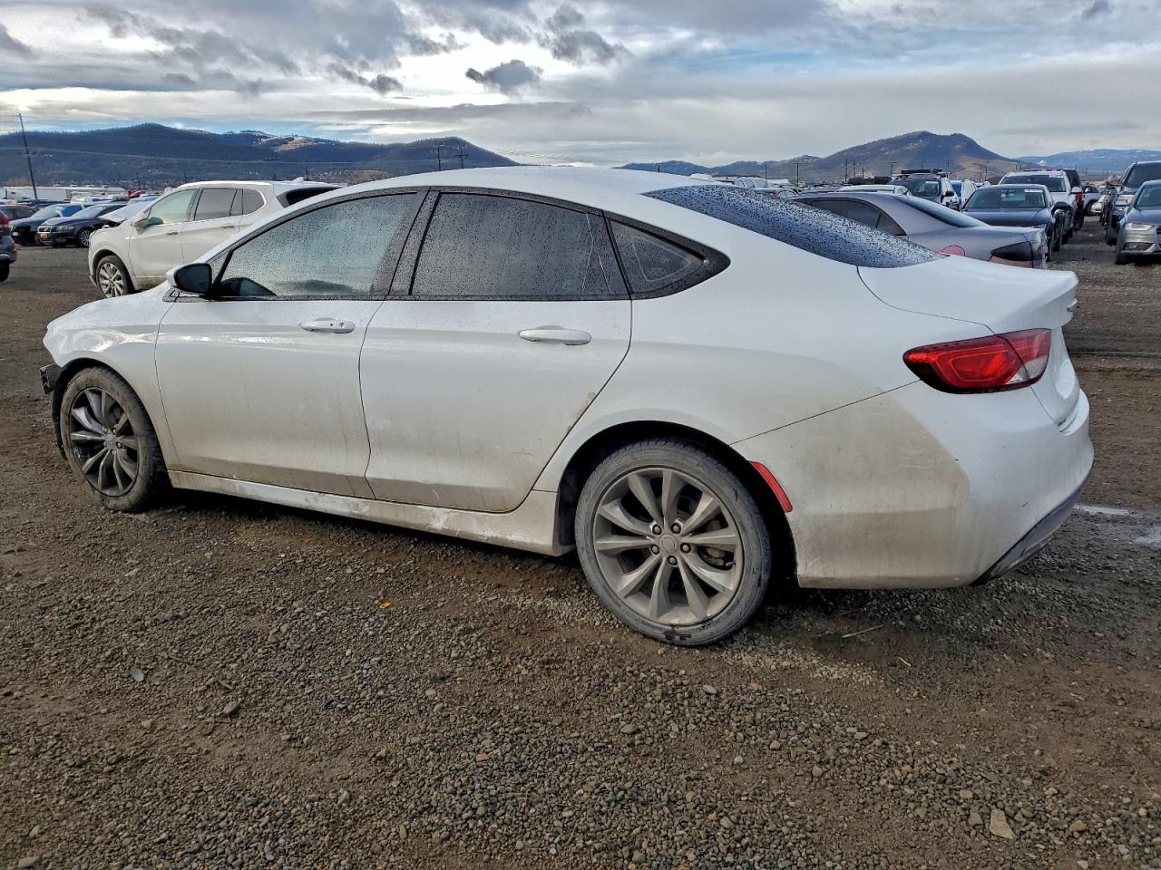2015 CHRYSLER 200 S photo 2