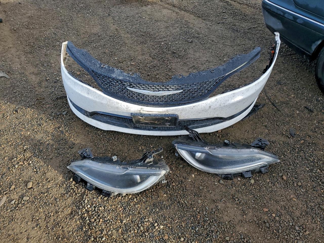 2015 CHRYSLER 200 S photo 12