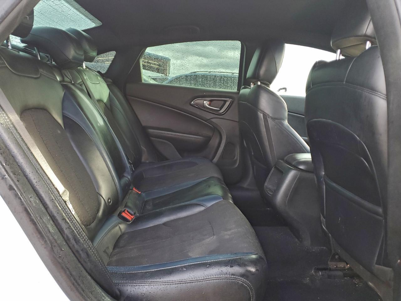 2015 CHRYSLER 200 S photo 10