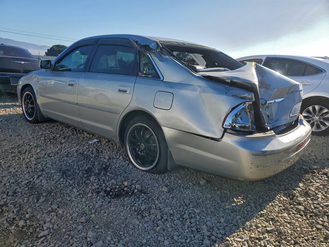 2002 TOYOTA AVALON XL photo 2