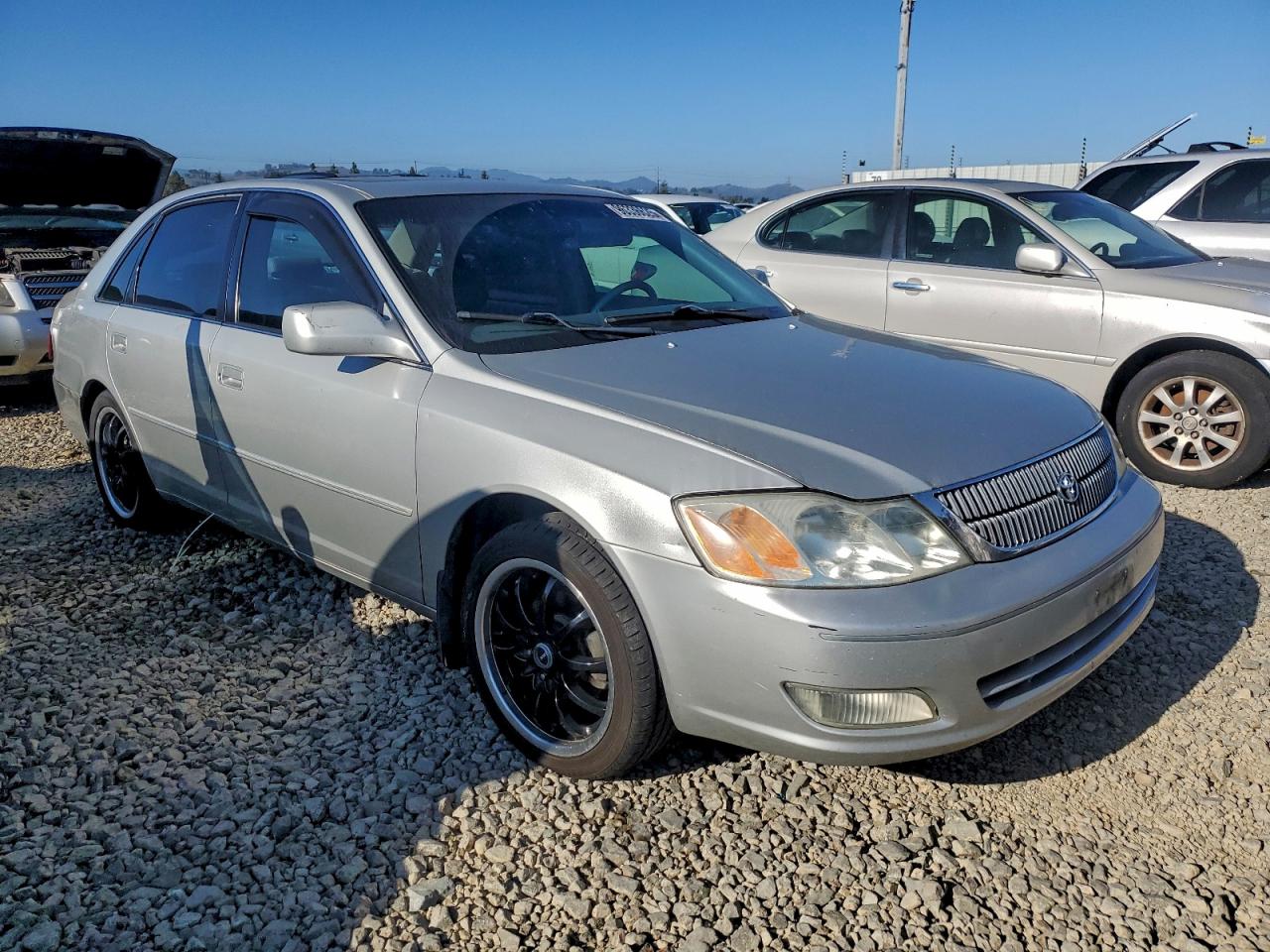 2002 TOYOTA AVALON XL photo 4