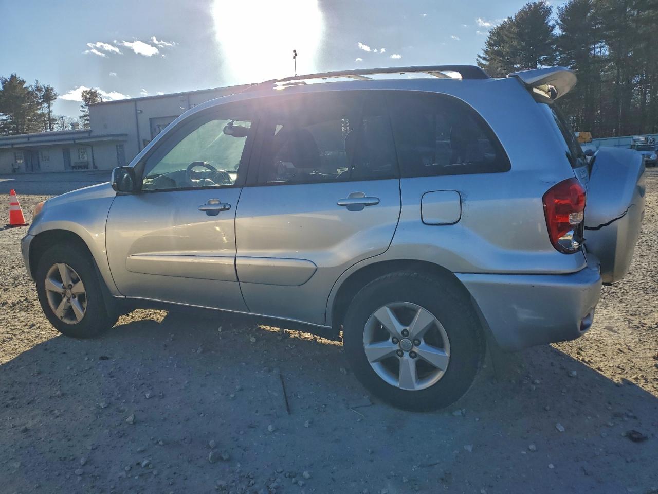 2005 TOYOTA RAV4 photo 2