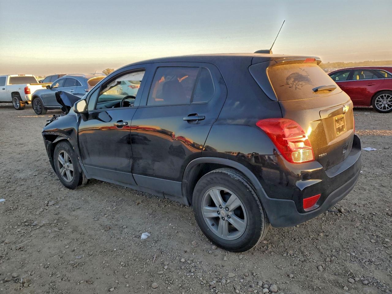 2020 CHEVROLET TRAX LS photo 2