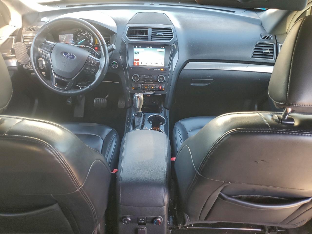 2019 FORD EXPLORER XLT photo 8