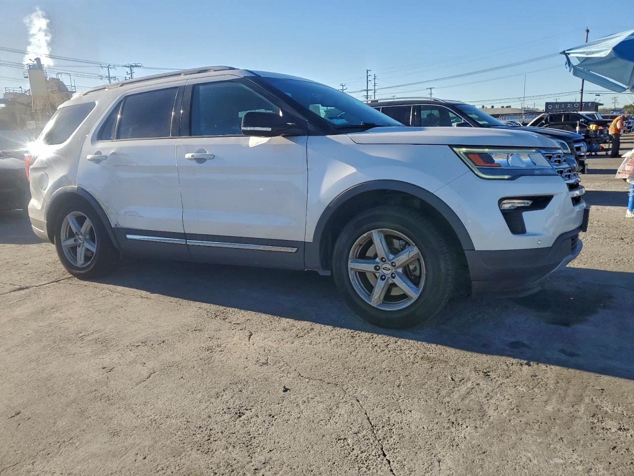 2019 FORD EXPLORER XLT photo 4