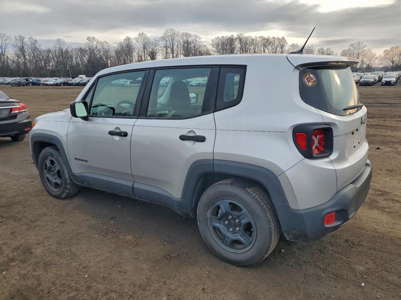 2017 JEEP RENEGADE SPORT photo 5