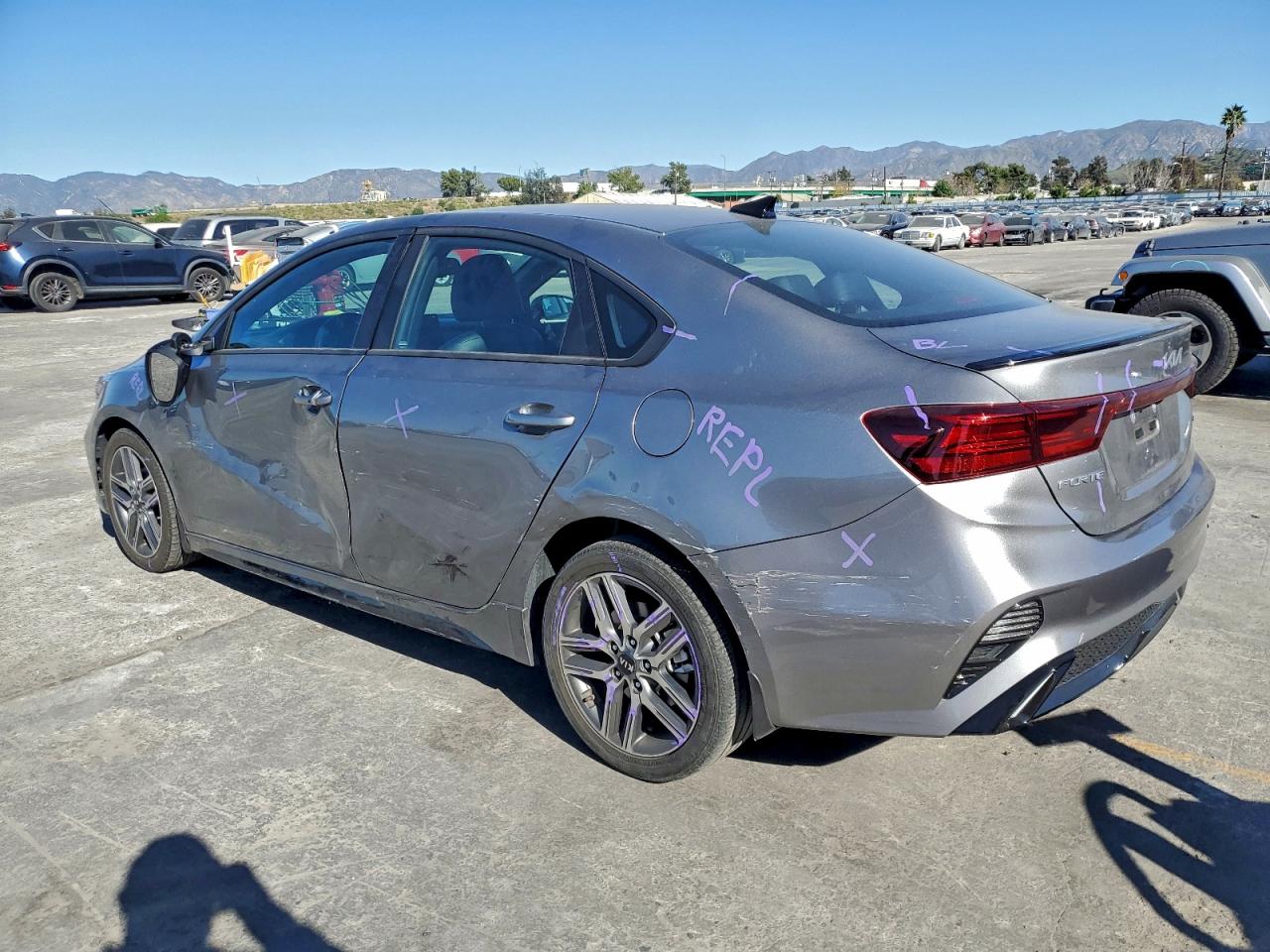 2024 KIA FORTE GT LINE photo 2