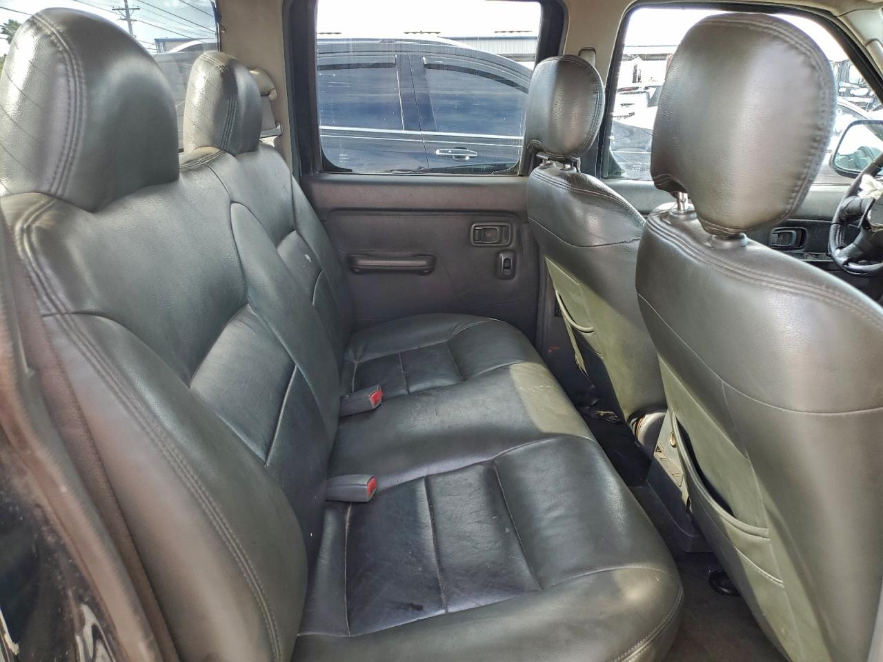 2002 NISSAN FRONTIER CREW CAB XE photo 10