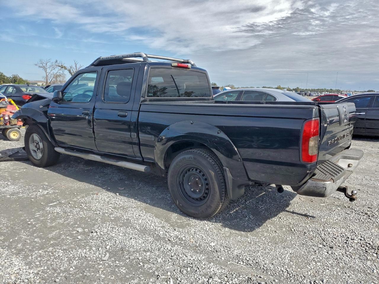 2002 NISSAN FRONTIER CREW CAB XE photo 2