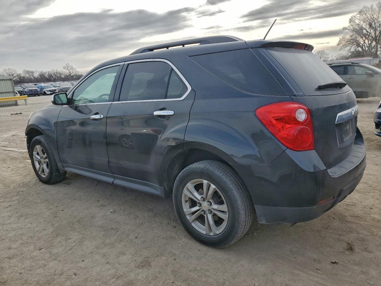2015 CHEVROLET EQUINOX LT photo 4