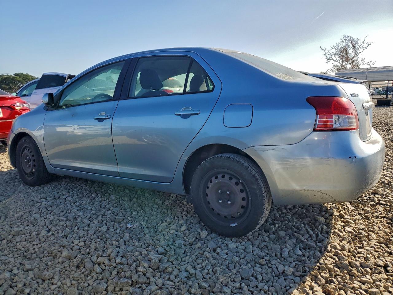 2010 TOYOTA YARIS photo 2