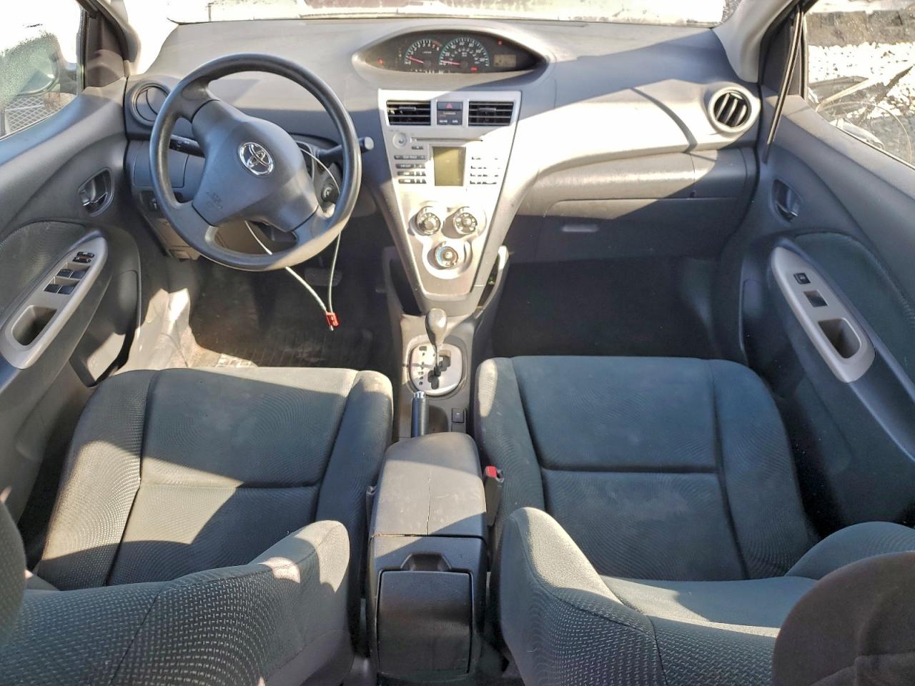 2010 TOYOTA YARIS photo 8