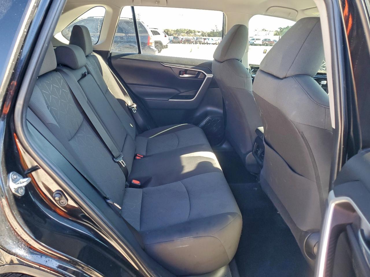 2021 TOYOTA RAV4 XLE photo 11