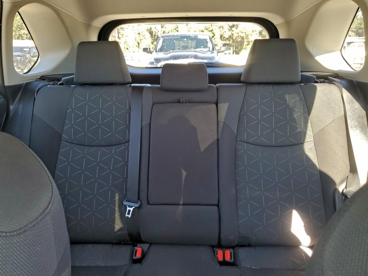 2021 TOYOTA RAV4 XLE photo 10