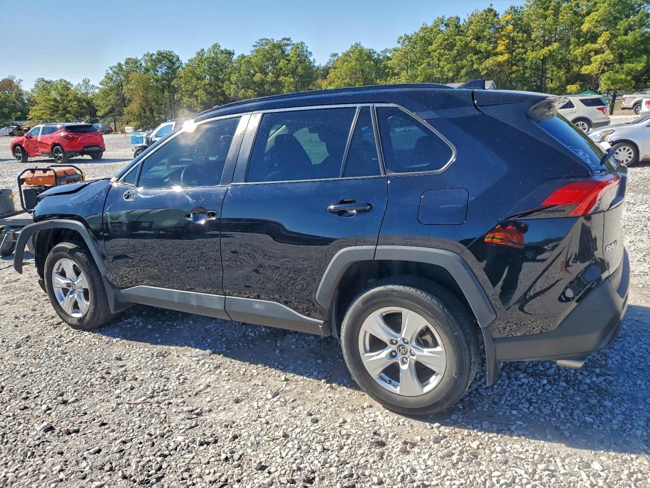 2021 TOYOTA RAV4 XLE photo 2