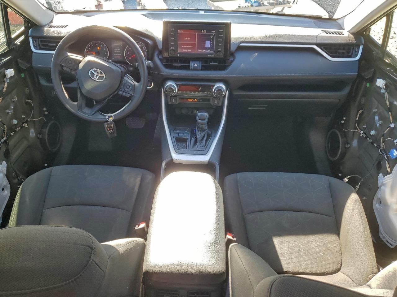 2021 TOYOTA RAV4 XLE photo 8