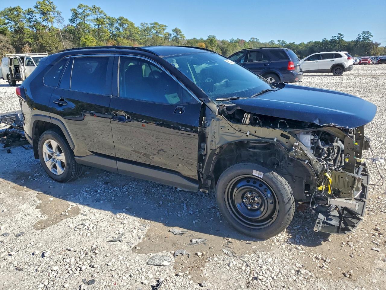 2021 TOYOTA RAV4 XLE photo 4