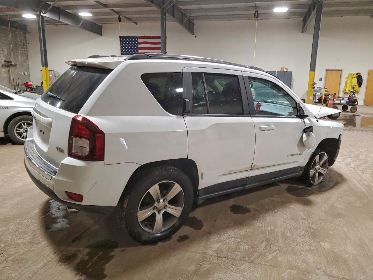 2017 JEEP COMPASS LATITUDE photo 3