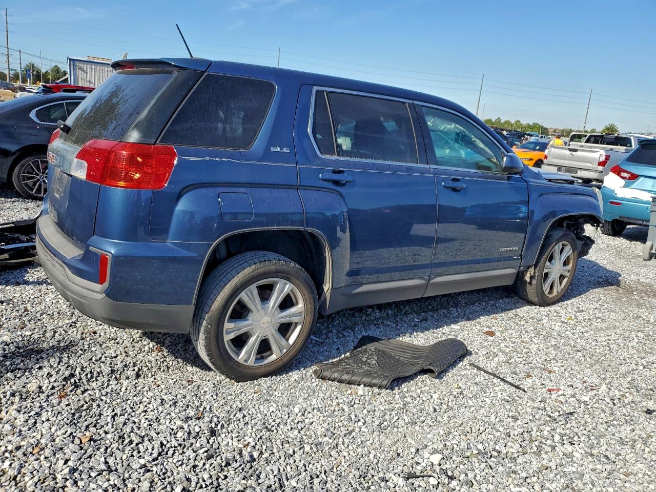 2017 GMC TERRAIN SLE photo 5