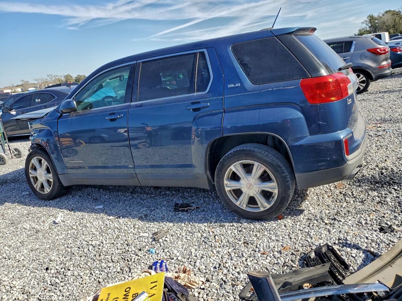 2017 GMC TERRAIN SLE photo 3