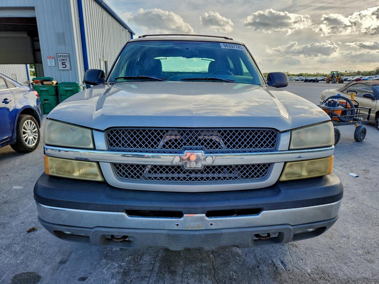 2004 CHEVROLET AVALANCHE C1500 photo 9