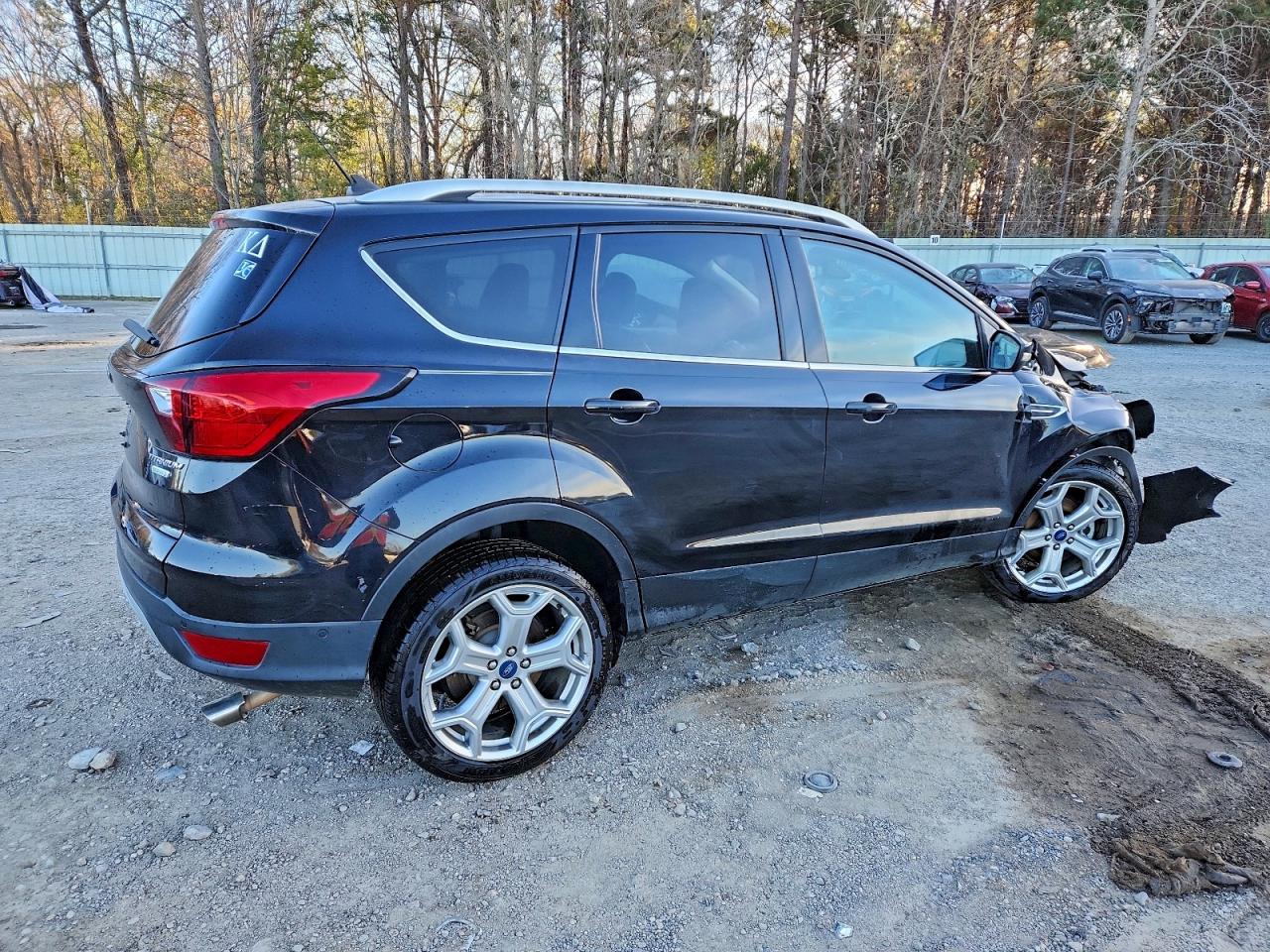 2019 FORD ESCAPE TITANIUM photo 3