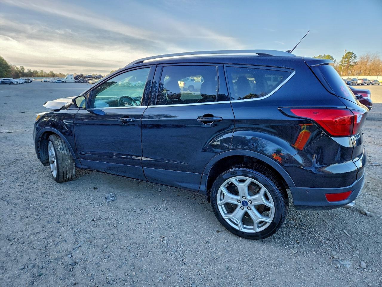 2019 FORD ESCAPE TITANIUM photo 2