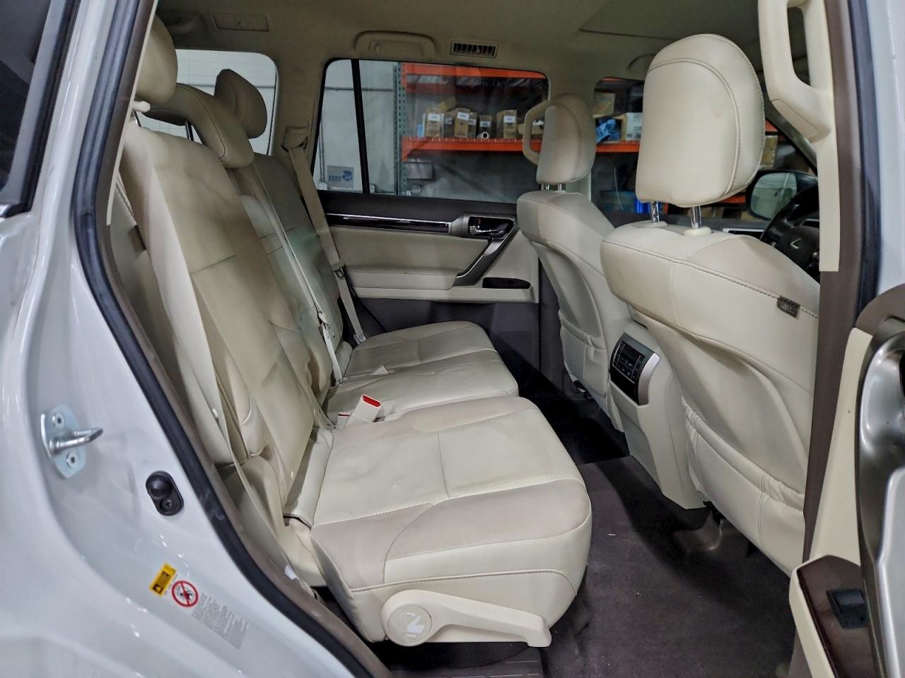 2016 LEXUS GX 460 photo 11