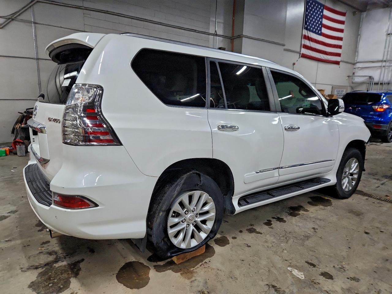 2016 LEXUS GX 460 photo 3